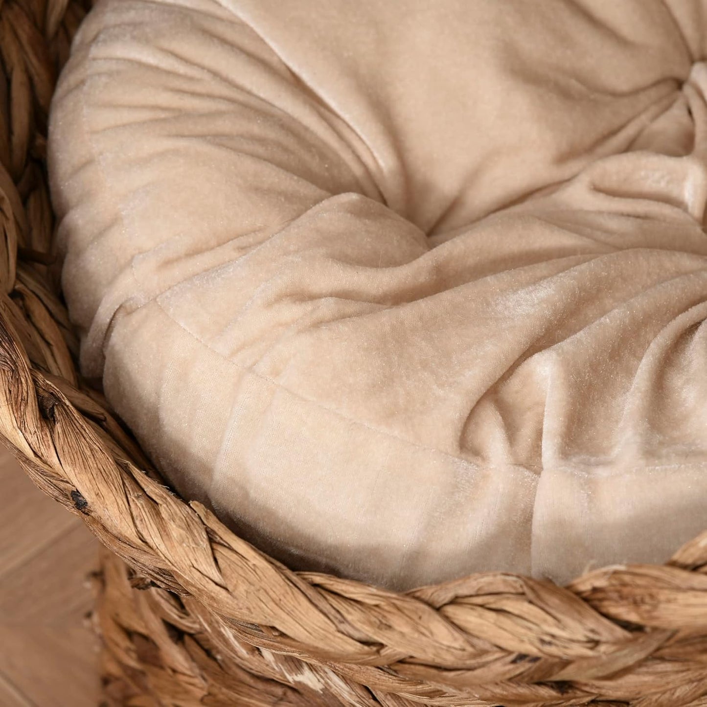 "PawHut Woven Banana Leaf Cat Bed – A Cozy Eco-Den for Your Furry Explorer"